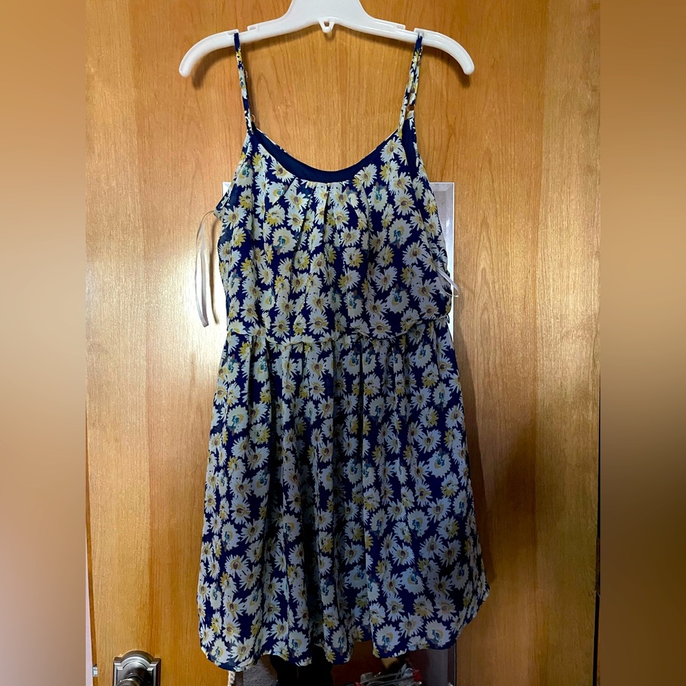 Blue dress with daisy design, flowy, white thin belt. like new